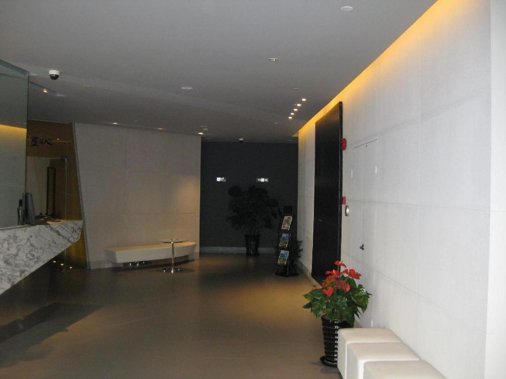 Jinjiang Inn Caoan Road Shanghai Extérieur photo